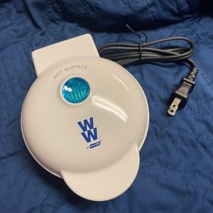 WW Mini Waffle Maker with Mix!